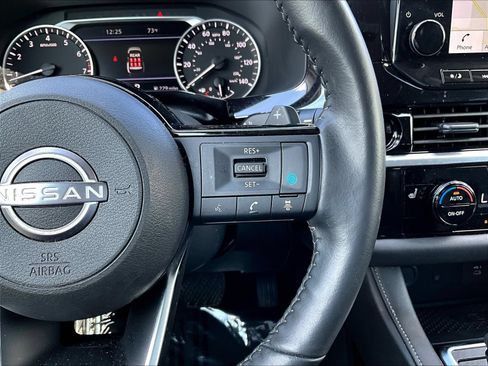 Used 2025 Nissan Pathfinder SL AWD/4WD image 15