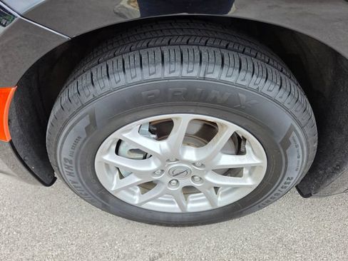Used 2024 Chrysler Pacifica Touring-L FWD image 34