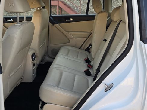 Used 2017 Volkswagen Tiguan S image 17