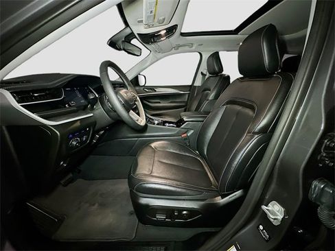 Used 2022 Jeep Grand Cherokee Limited 4xe image 17