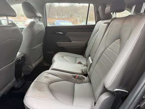 Used 2022 Toyota Highlander XLE image 22