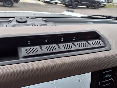 Used 2023 Ford Bronco Wildtrak image 31