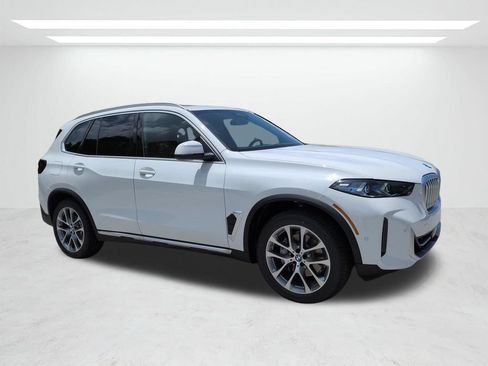 New 2026 BMW X5 sDrive40i w/ Parking Assistance Package RWD image 2