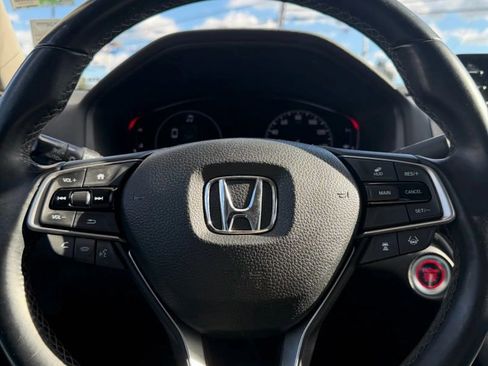 Used 2018 Honda Accord Touring image 18