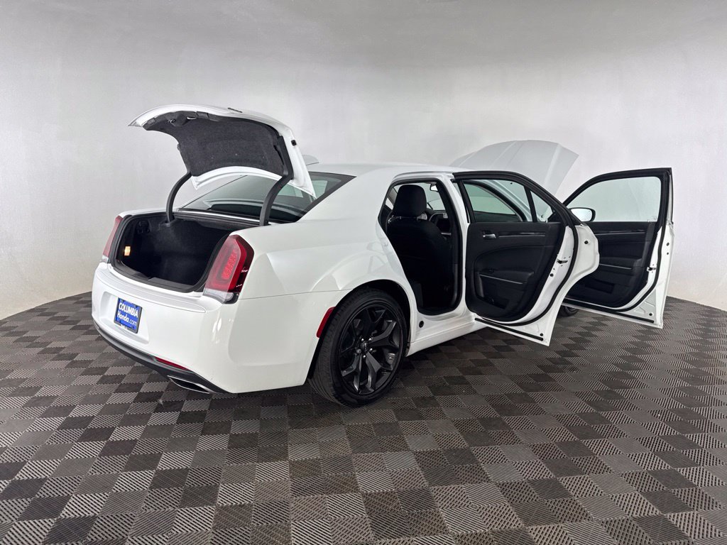 Used 2022 Chrysler 300 Touring w/ Sport Appearance Package RWD image 15