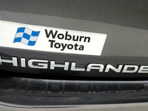 Used 2023 Toyota Highlander XLE AWD/4WD image 13