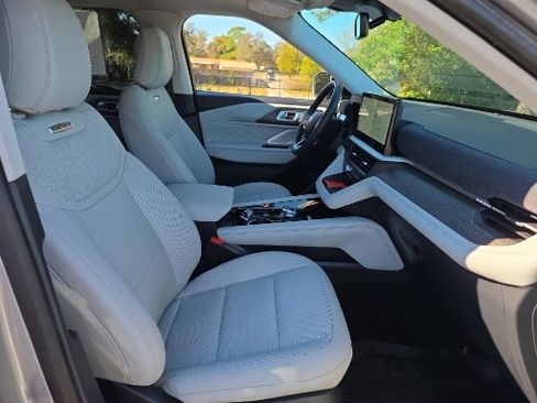 Certified 2025 Ford Explorer Platinum w/ Ultimate Package image 15