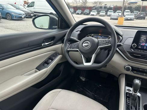 Used 2025 Nissan Altima 2.5 SV image 33
