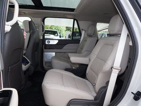 Used 2023 Lincoln Navigator Reserve AWD/4WD image 30