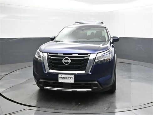 Used 2023 Nissan Pathfinder SL w/ Lighting Package (N92) image 30