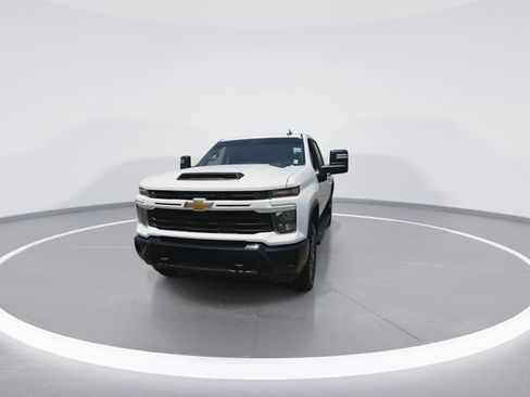 Used 2024 Chevrolet Silverado 2500 Custom w/ Custom Value Package AWD/4WD image 4
