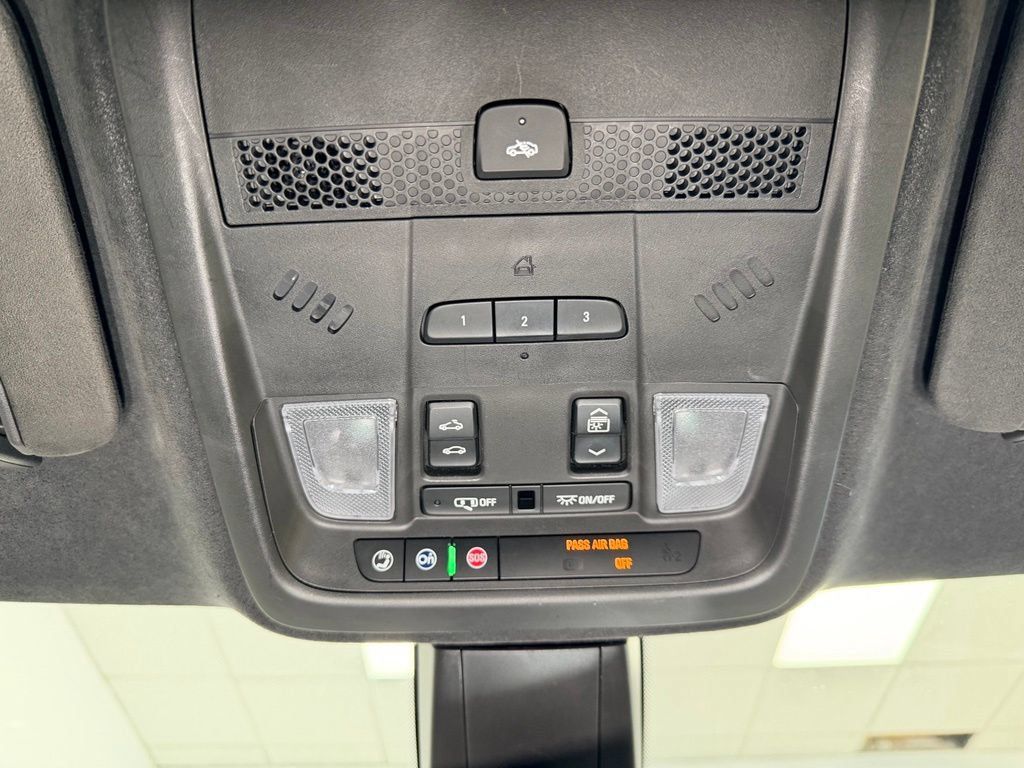 Used 2018 Cadillac XT5 Platinum w/ Driver Assist Package AWD/4WD image 11