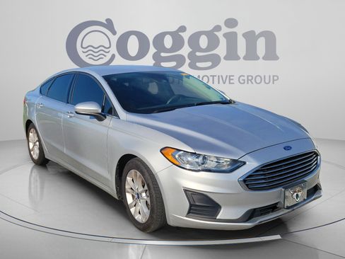 Used 2019 Ford Fusion SE FWD image 6
