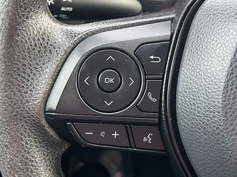 Used 2022 Toyota RAV4 XLE AWD/4WD image 17