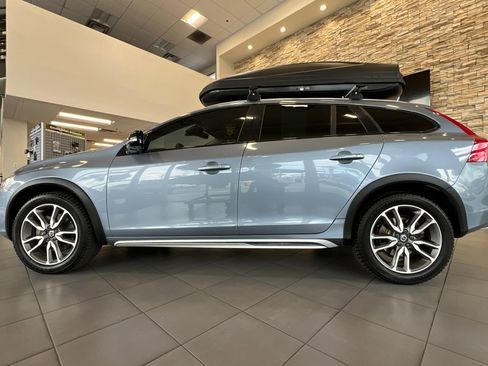 Used 2018 Volvo V60 T5 Cross Country AWD/4WD image 2