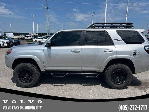 Used 2020 Toyota 4Runner TRD Off-Road AWD/4WD image 8