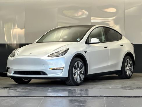 Used 2023 Tesla Model Y Long Range AWD/4WD image 7