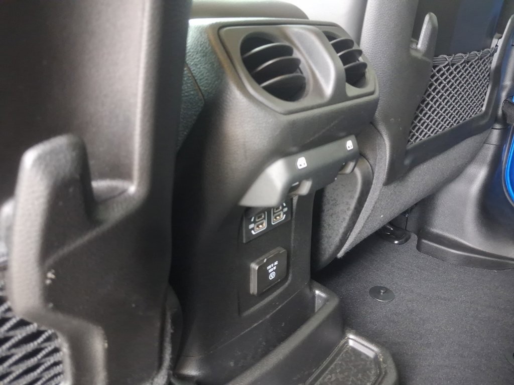 Used 2024 Jeep Wrangler Unlimited Rubicon 4xe AWD/4WD image 26