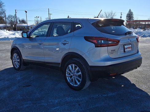 Used 2021 Nissan Rogue Sport S image 5