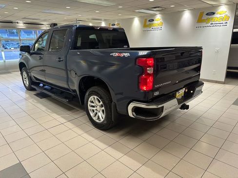 Used 2021 Chevrolet Silverado 1500 LT AWD/4WD image 17