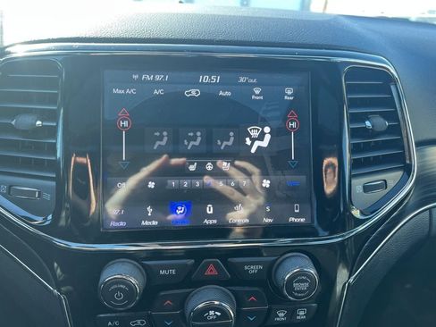 Used 2019 Jeep Grand Cherokee Limited w/ Luxury Group II image 19