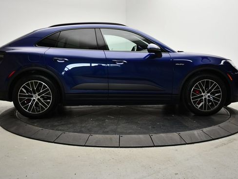 Certified 2025 Porsche Macan 4S Electric AWD/4WD image 8