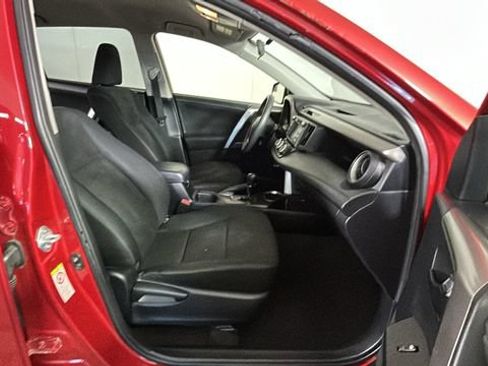 Used 2017 Toyota RAV4 LE AWD/4WD image 29