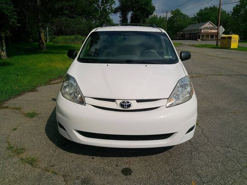 Used 2007 Toyota Sienna LE w/ LE Pkg 3 FWD image 3