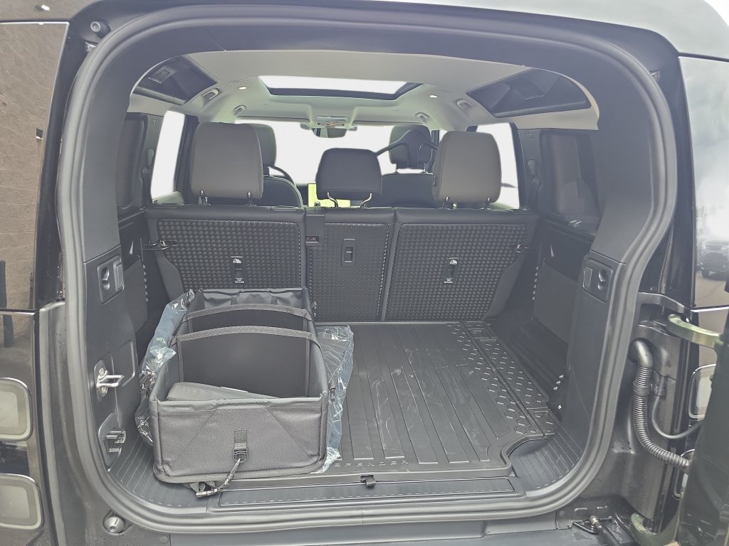 New 2026 Land Rover Defender 110 S AWD/4WD image 10