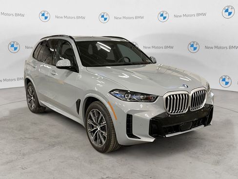 New 2026 BMW X5 xDrive50e w/ M Sport Package AWD/4WD image 7