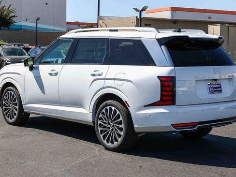 New 2026 Hyundai Palisade Calligraphy FWD image 4