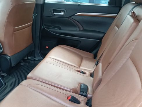 Used 2017 Toyota Highlander Limited AWD/4WD image 17