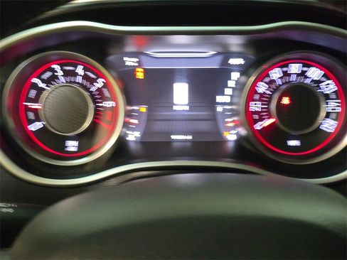 Used 2015 Dodge Challenger SXT Plus image 19