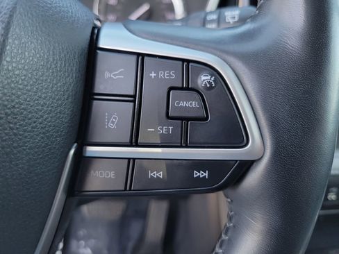 Used 2022 Toyota Highlander Limited FWD image 7