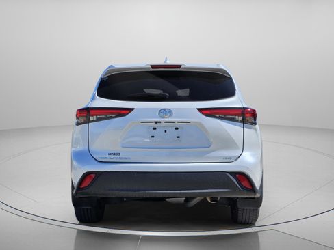 Used 2023 Toyota Highlander XLE image 4