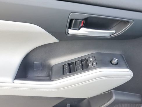 Used 2024 Toyota Highlander XLE FWD image 20