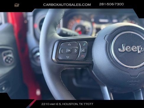 Used 2025 Jeep Wrangler Unlimited Rubicon AWD/4WD image 10