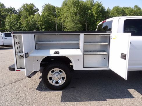 Used 2022 RAM 3500 Tradesman w/ Chrome Appearance Group AWD/4WD image 55