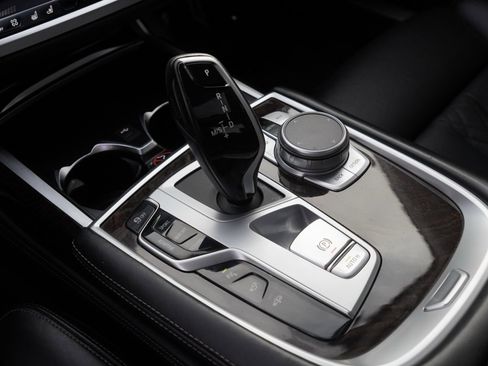 Used 2022 BMW 750i xDrive image 14