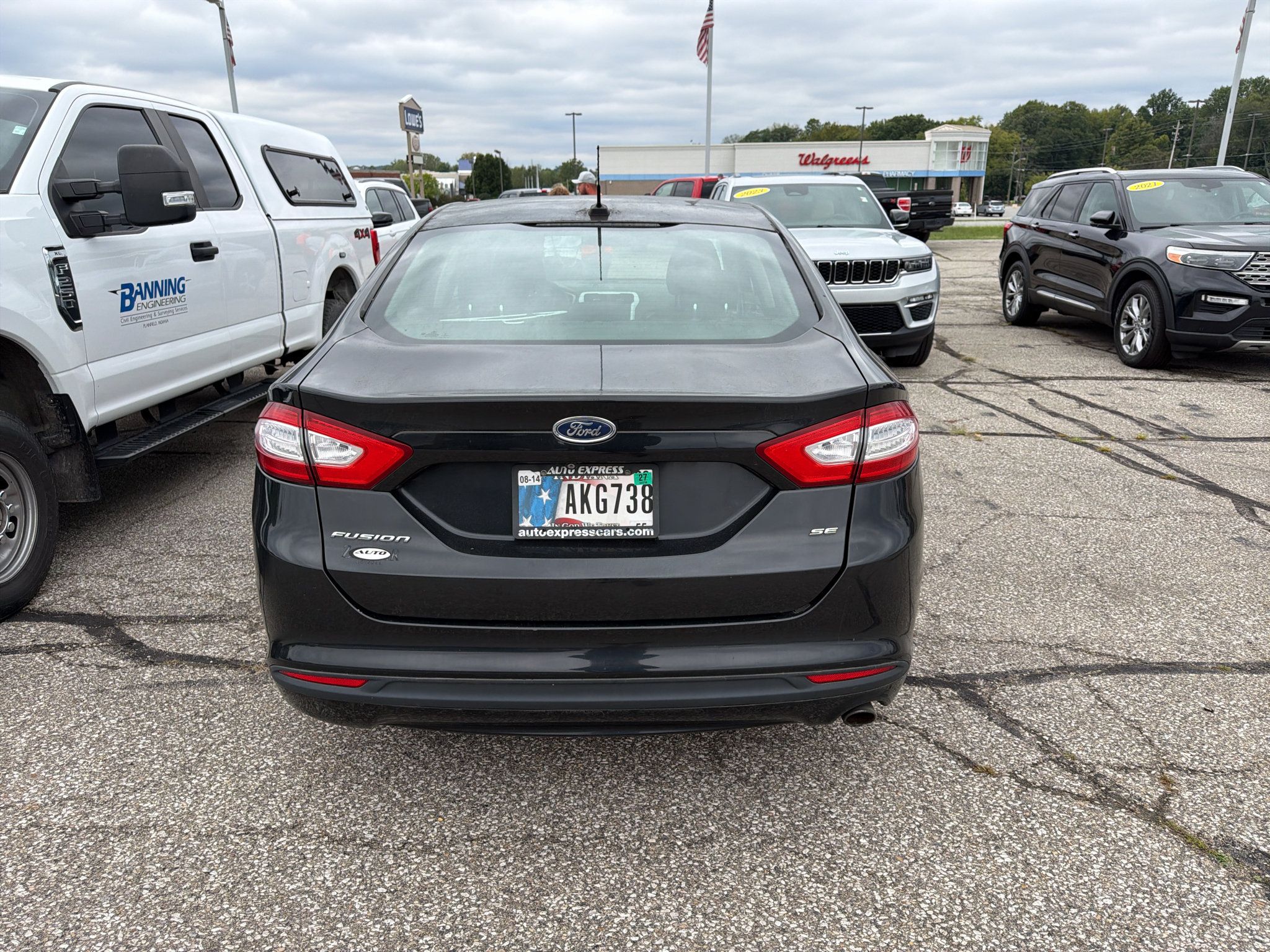 Used 2015 Ford Fusion SE FWD image 5