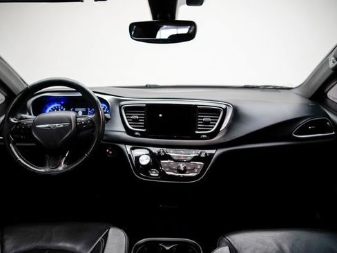 Used 2019 Chrysler Pacifica Touring-L w/ S Appearance Package image 27