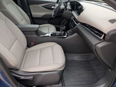 Used 2025 Buick Envista Avenir image 32