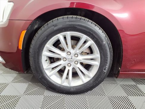 Used 2019 Chrysler 300 Touring L w/ Quick Order Package 22F image 7