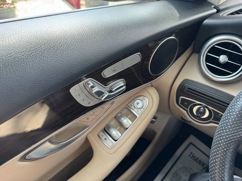 Used 2019 Mercedes-Benz GLC 300 4MATIC image 27