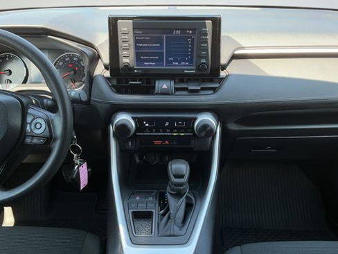 Used 2022 Toyota RAV4 LE FWD image 16