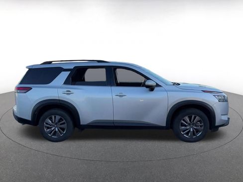 Used 2025 Nissan Pathfinder SV FWD image 16