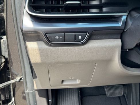 Used 2025 Kia Carnival FWD image 23