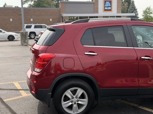 Used 2019 Chevrolet Trax LT w/ LT Convenience Package FWD image 5