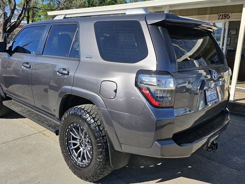Used 2018 Toyota 4Runner SR5 AWD/4WD image 2