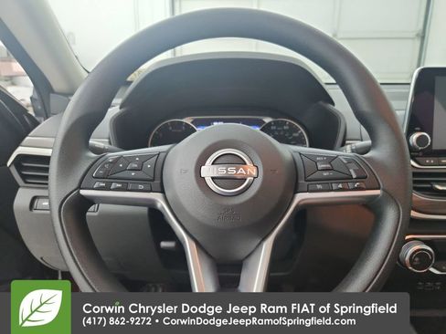 Used 2025 Nissan Altima 2.5 SV AWD/4WD image 21
